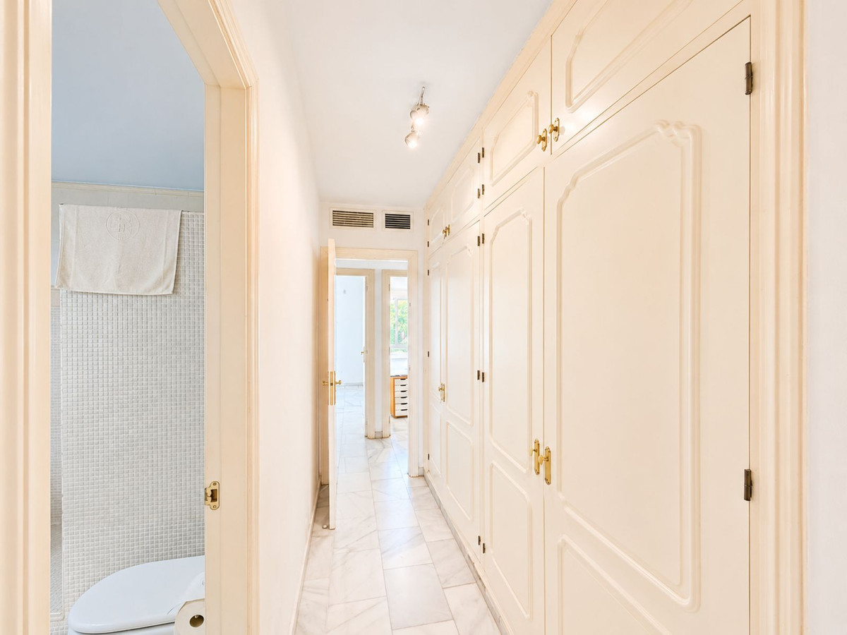 3 Bed Apartment for sale in Estepona Costa Del Sol, Málaga, Spain