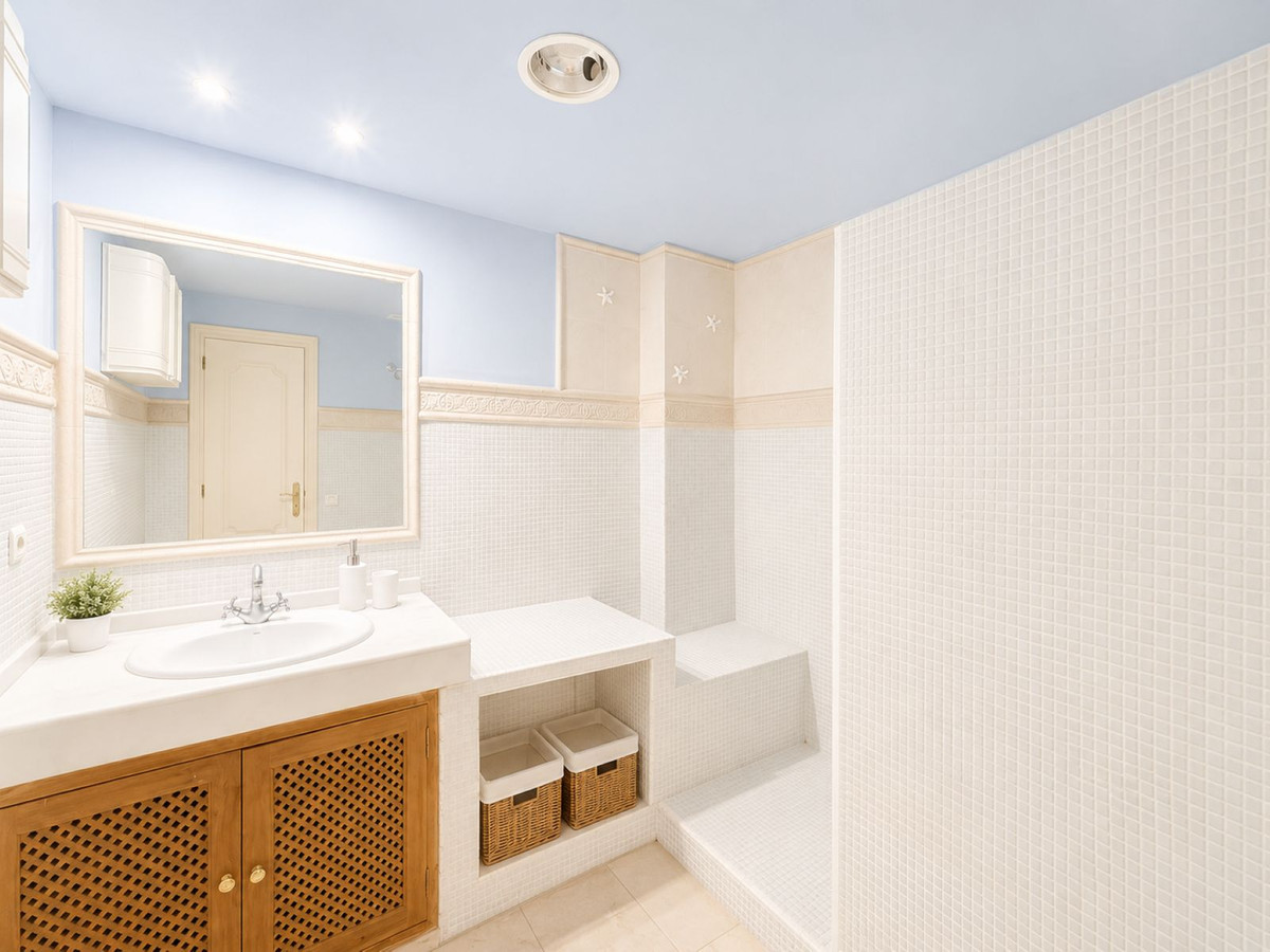3 Bed Apartment for sale in Estepona Costa Del Sol, Málaga, Spain