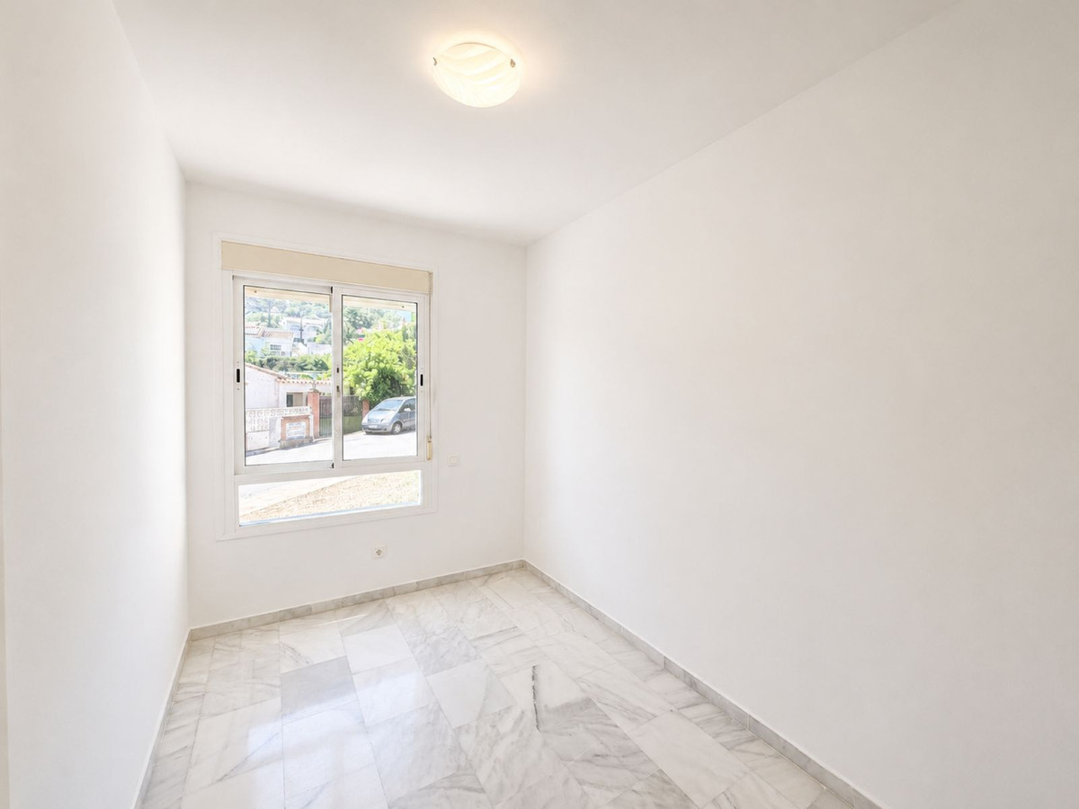 3 Bed Apartment for sale in Estepona Costa Del Sol, Málaga, Spain