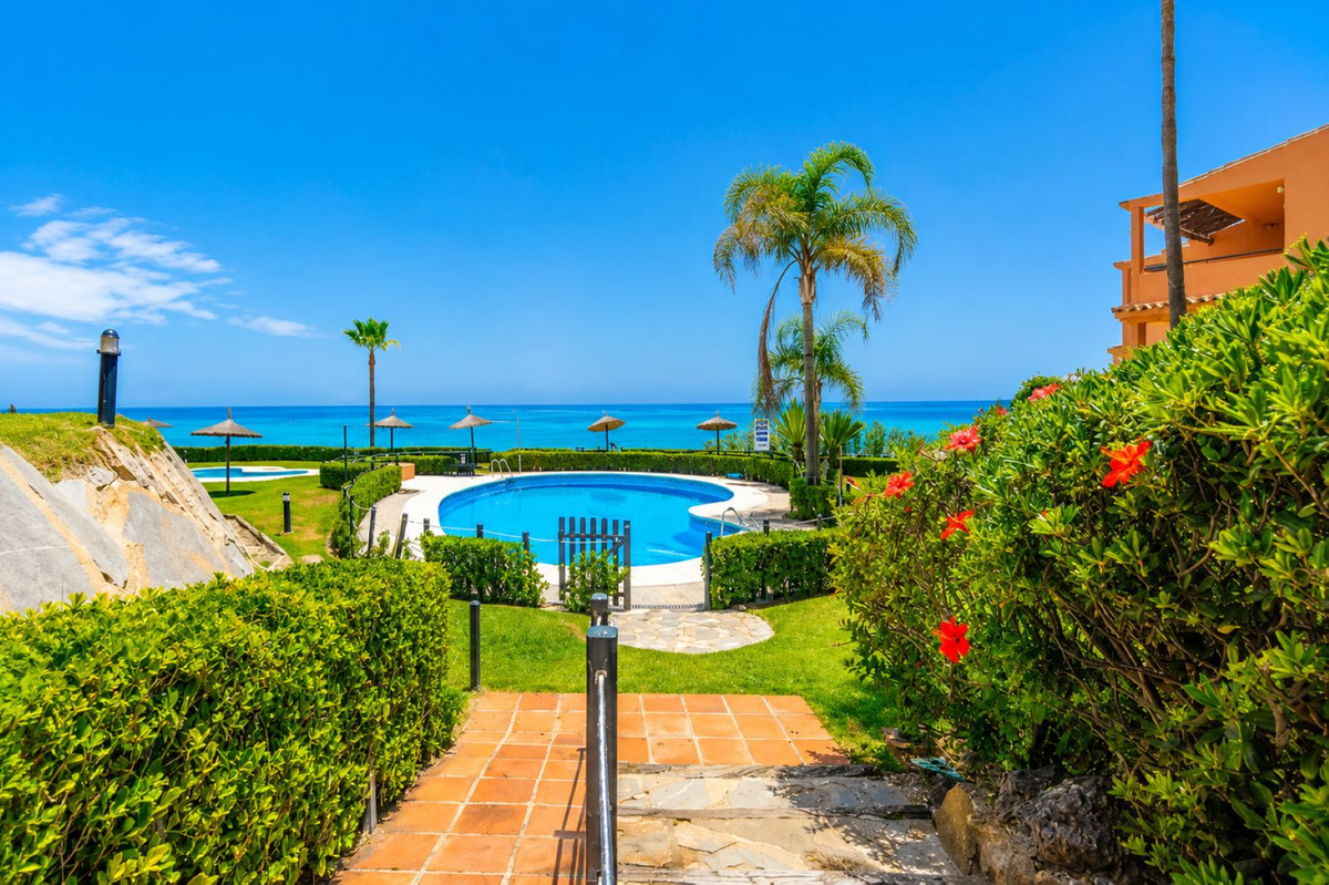 3 Bed Apartment for sale in Estepona Costa Del Sol, Málaga, Spain