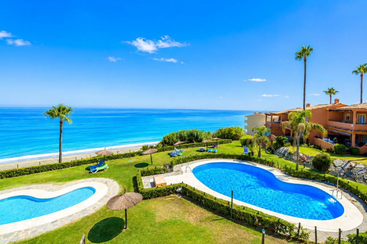 3 Bed Apartment for sale in Estepona Costa Del Sol, Málaga, Spain