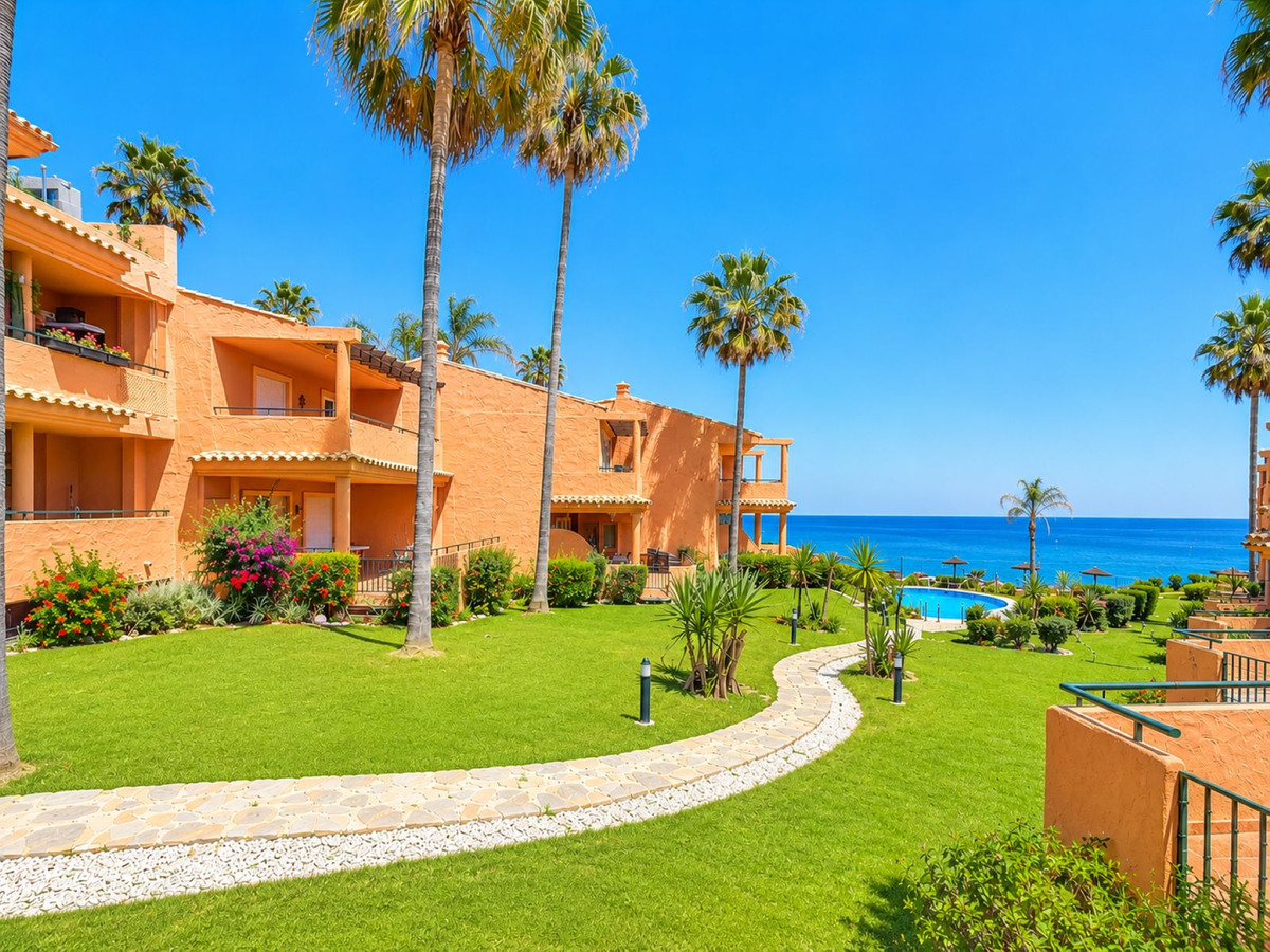 3 Bed Apartment for sale in Estepona Costa Del Sol, Málaga, Spain