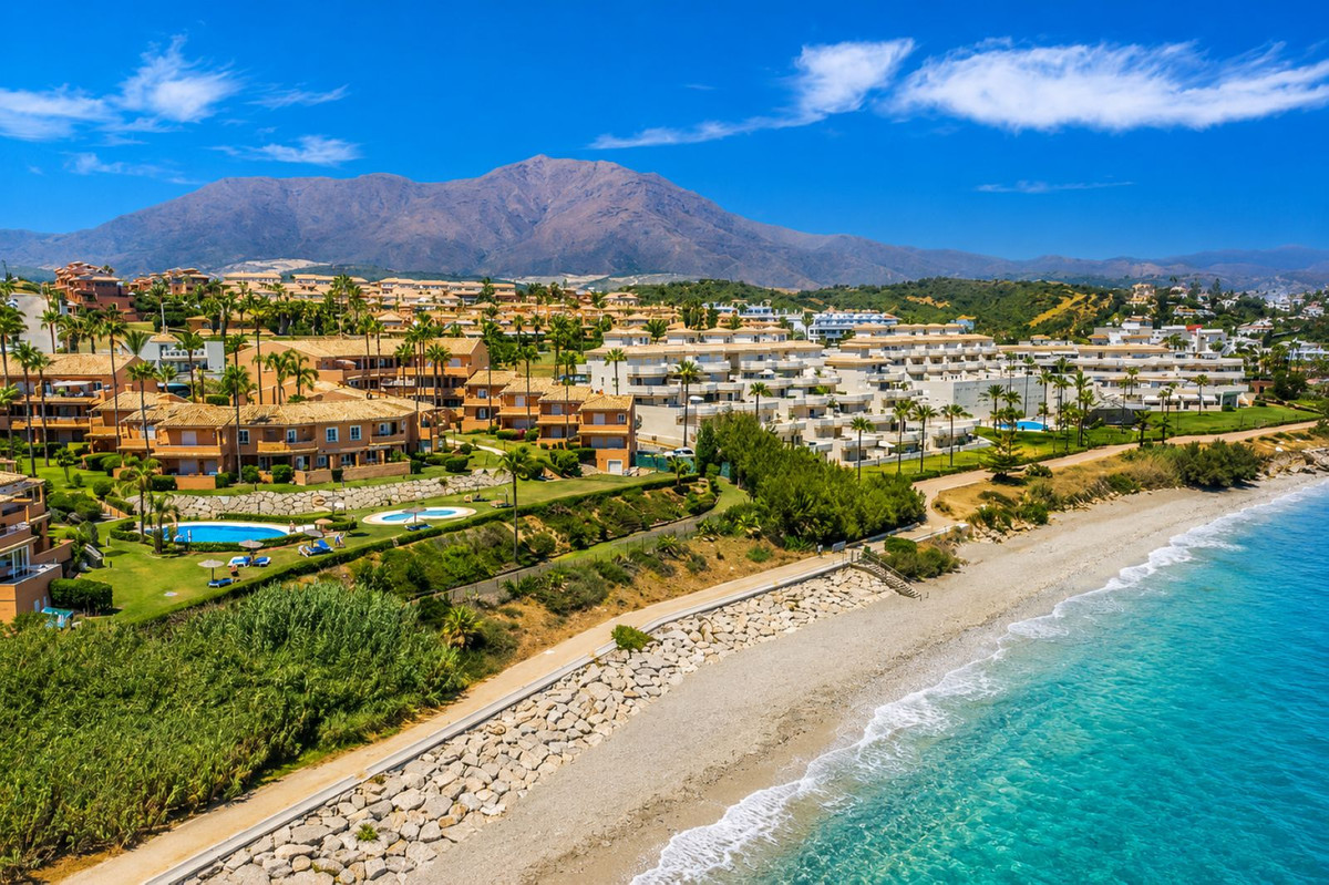 3 Bed Apartment for sale in Estepona Costa Del Sol, Málaga, Spain