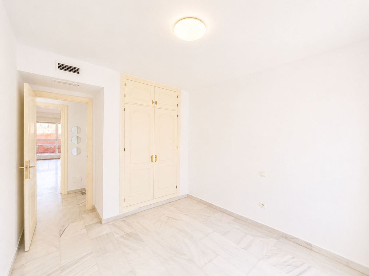 3 Bed Apartment for sale in Estepona Costa Del Sol, Málaga, Spain