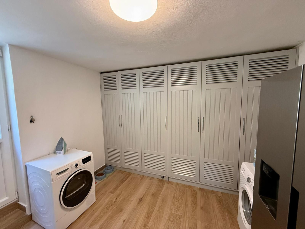 Se vende Villa - Chalet de 3 dormitorios en Costa Del Sol, Cadiz, España