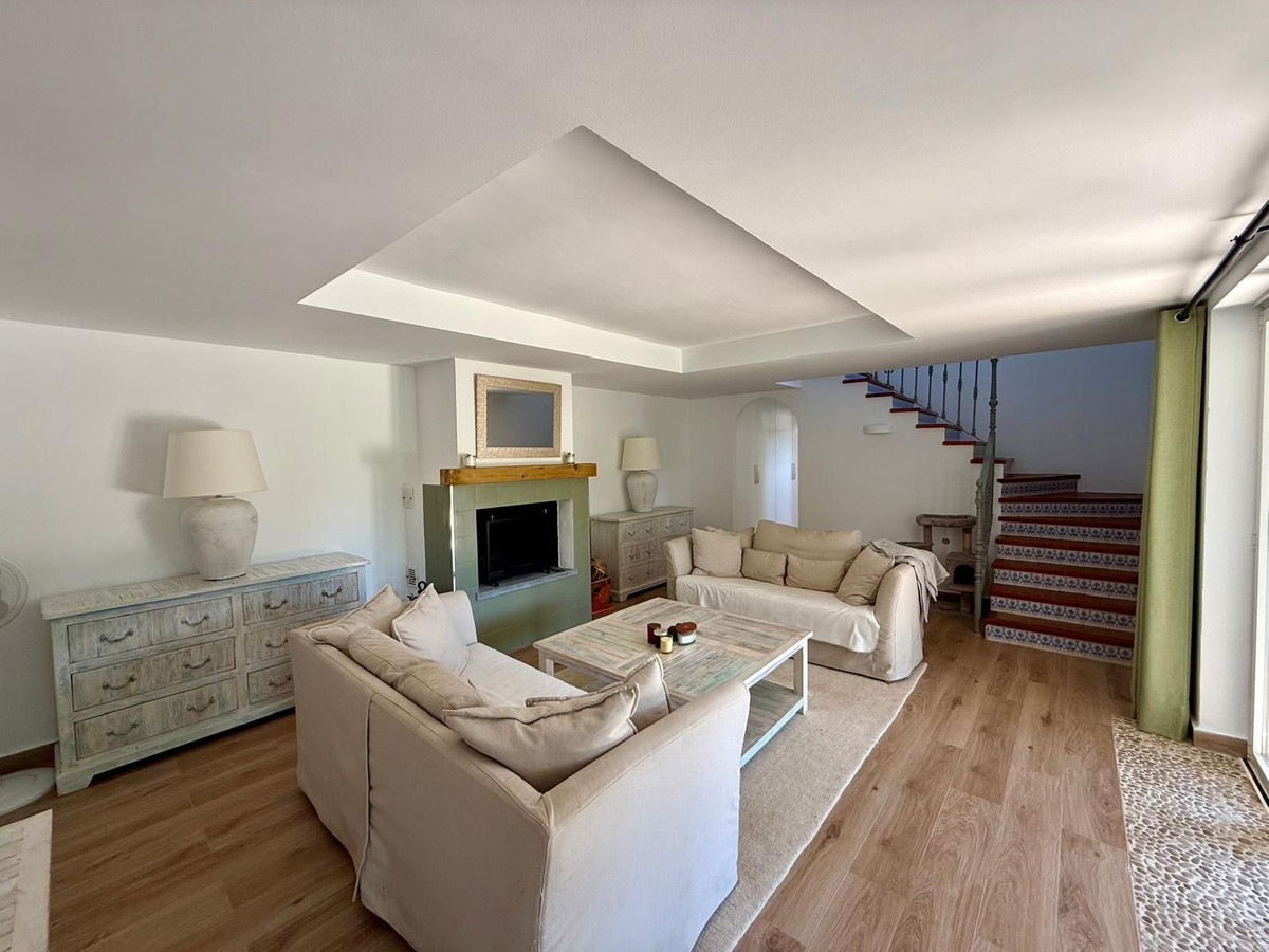 Se vende Villa - Chalet de 3 dormitorios en Costa Del Sol, Cadiz, España