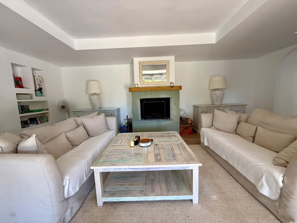 Se vende Villa - Chalet de 3 dormitorios en Costa Del Sol, Cadiz, España