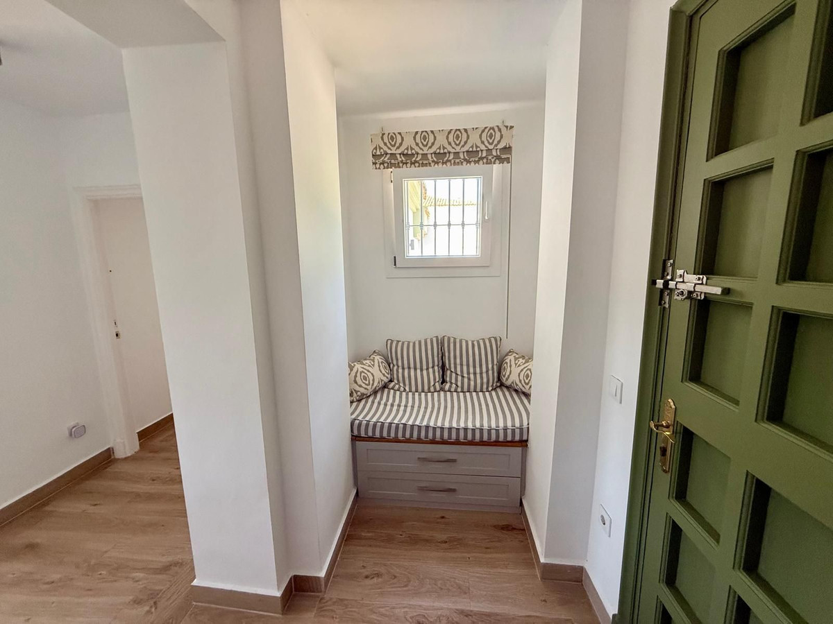 Se vende Villa - Chalet de 3 dormitorios en Costa Del Sol, Cadiz, España