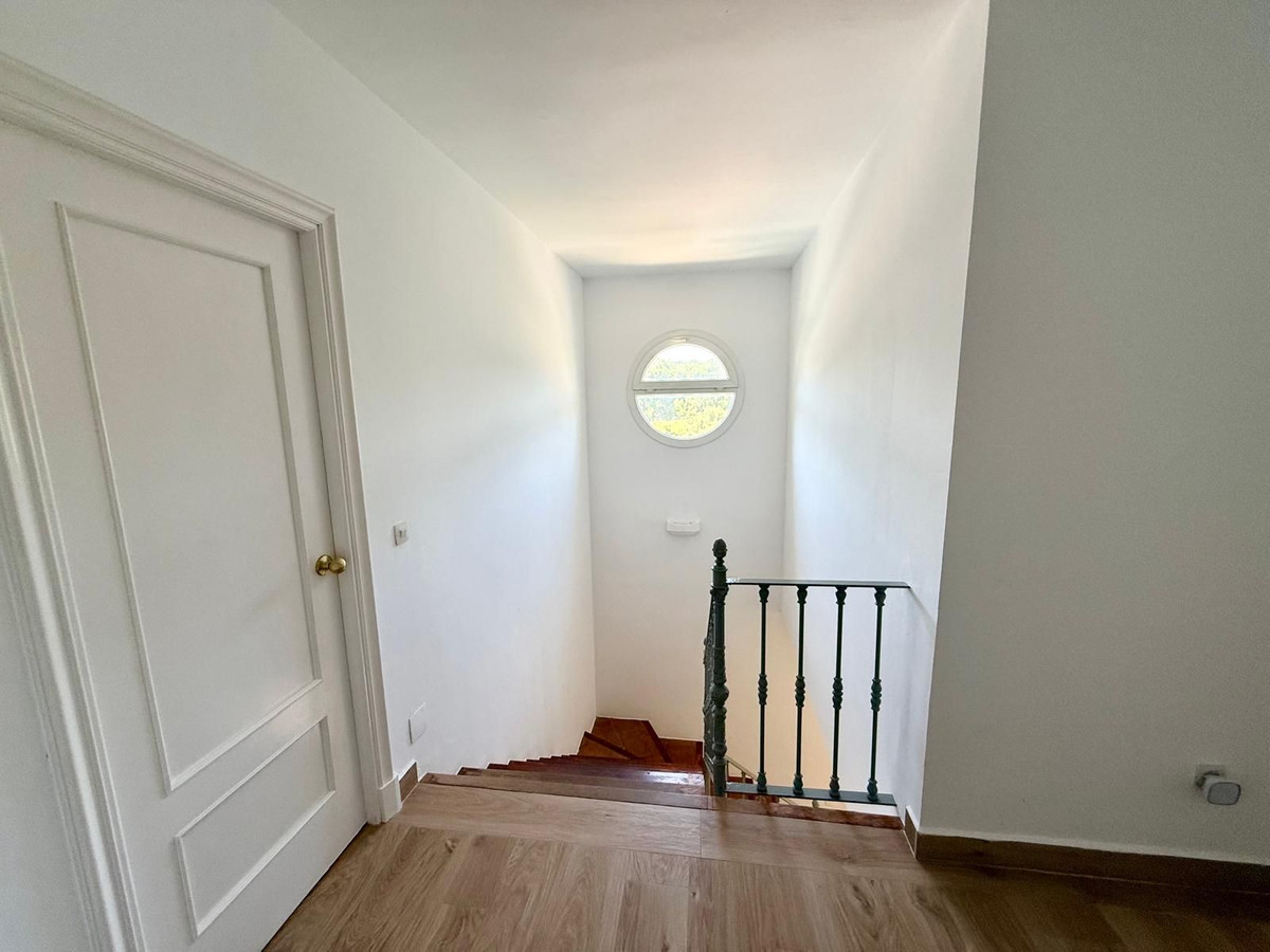 Se vende Villa - Chalet de 3 dormitorios en Costa Del Sol, Cadiz, España