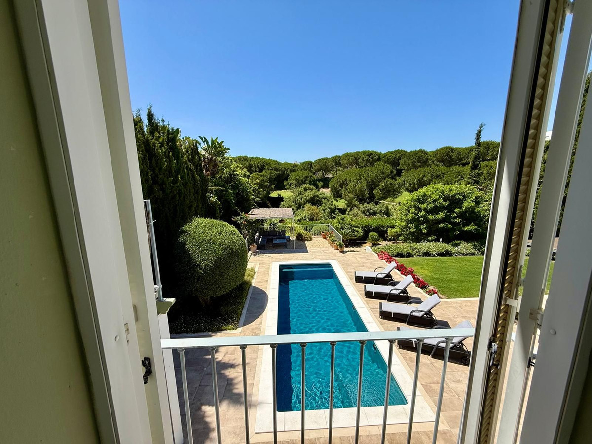 Se vende Villa - Chalet de 3 dormitorios en Costa Del Sol, Cadiz, España