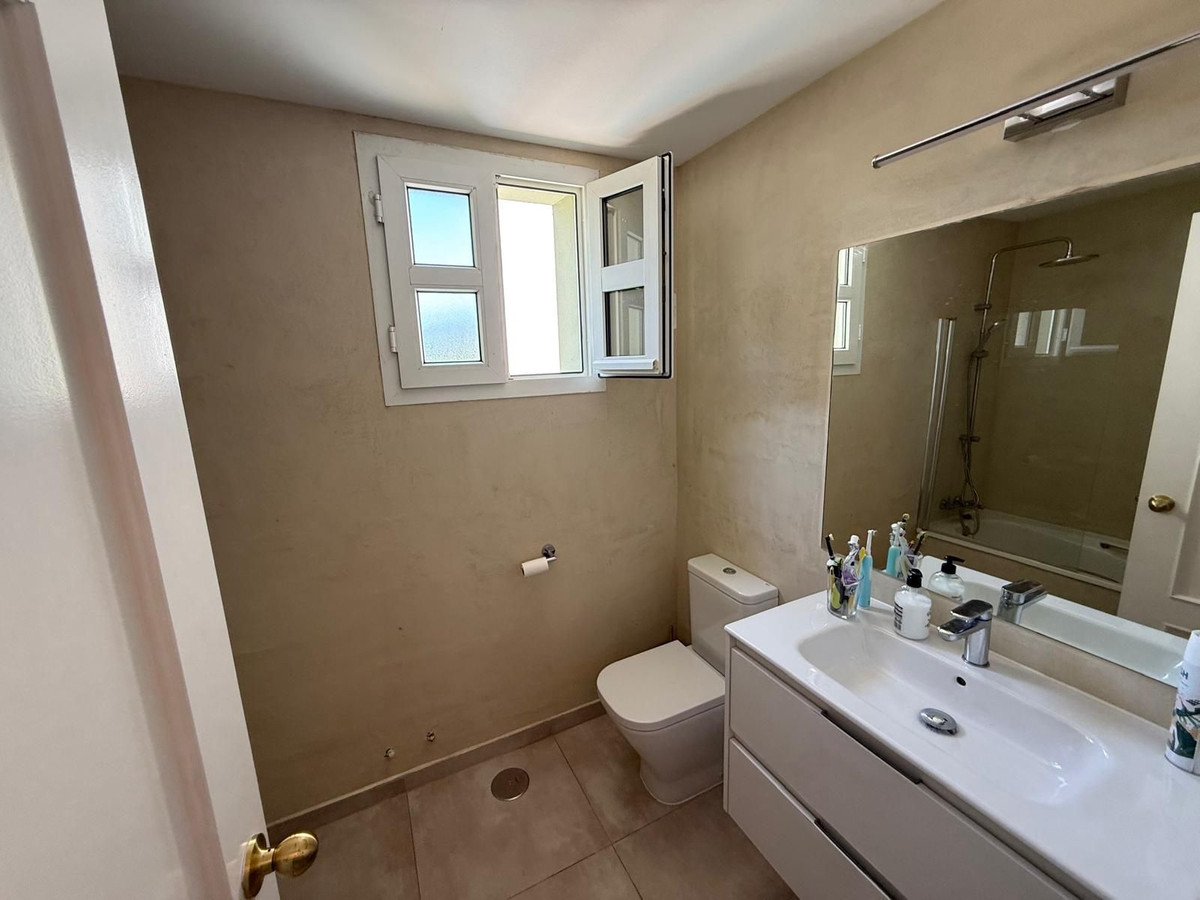 Se vende Villa - Chalet de 3 dormitorios en Costa Del Sol, Cadiz, España