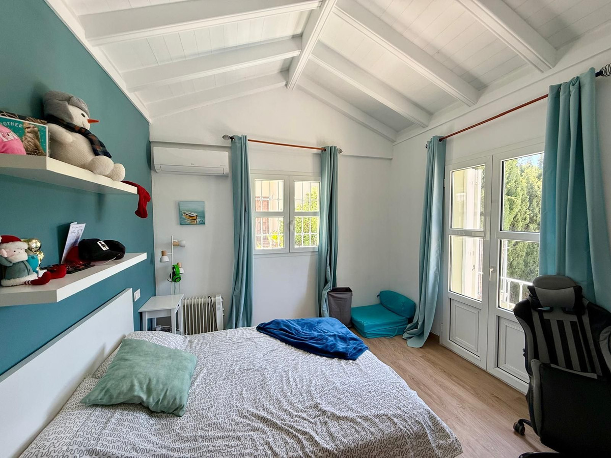 Se vende Villa - Chalet de 3 dormitorios en Costa Del Sol, Cadiz, España