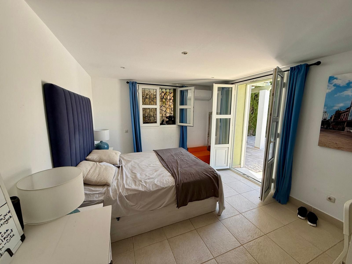 Se vende Villa - Chalet de 3 dormitorios en Costa Del Sol, Cadiz, España