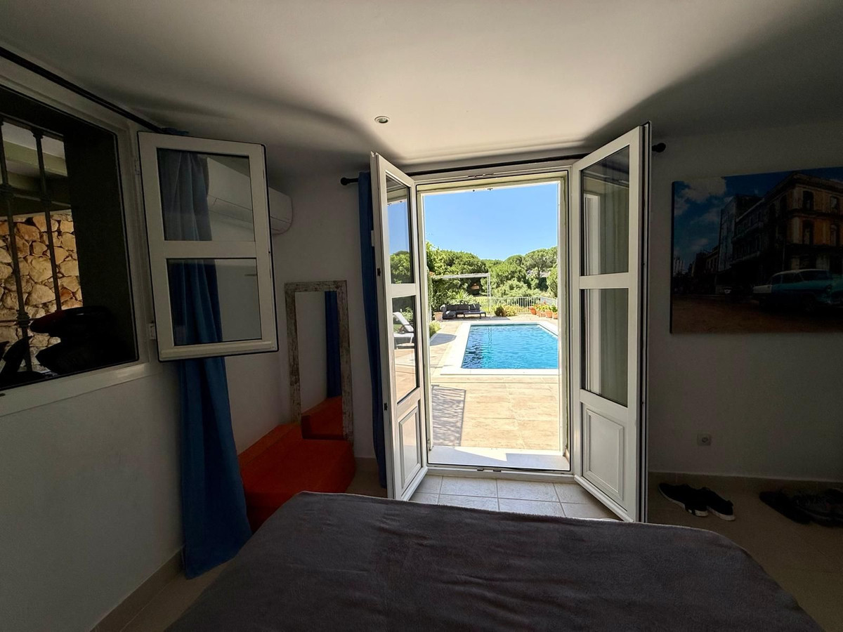 Se vende Villa - Chalet de 3 dormitorios en Costa Del Sol, Cadiz, España