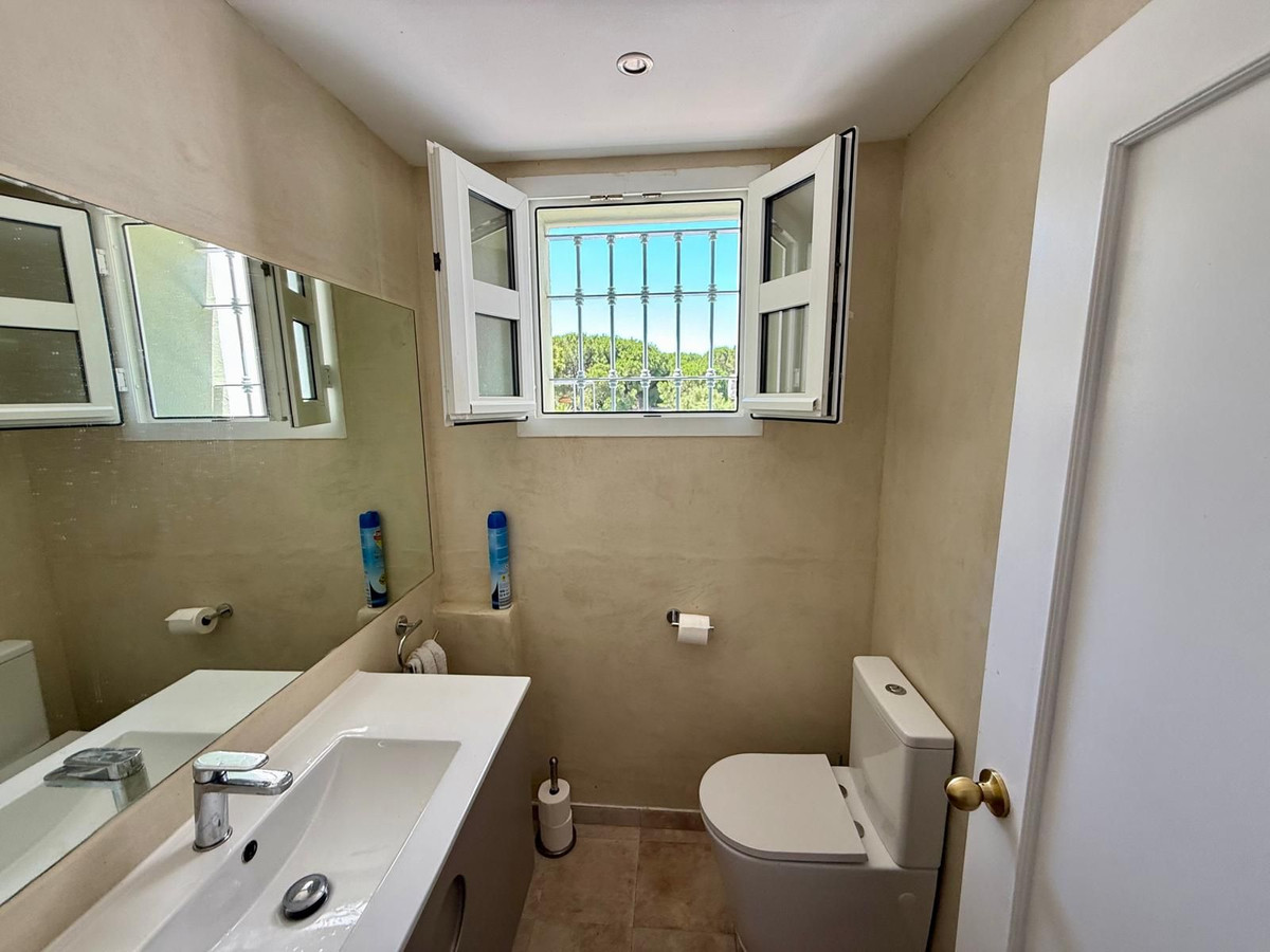 Se vende Villa - Chalet de 3 dormitorios en Costa Del Sol, Cadiz, España