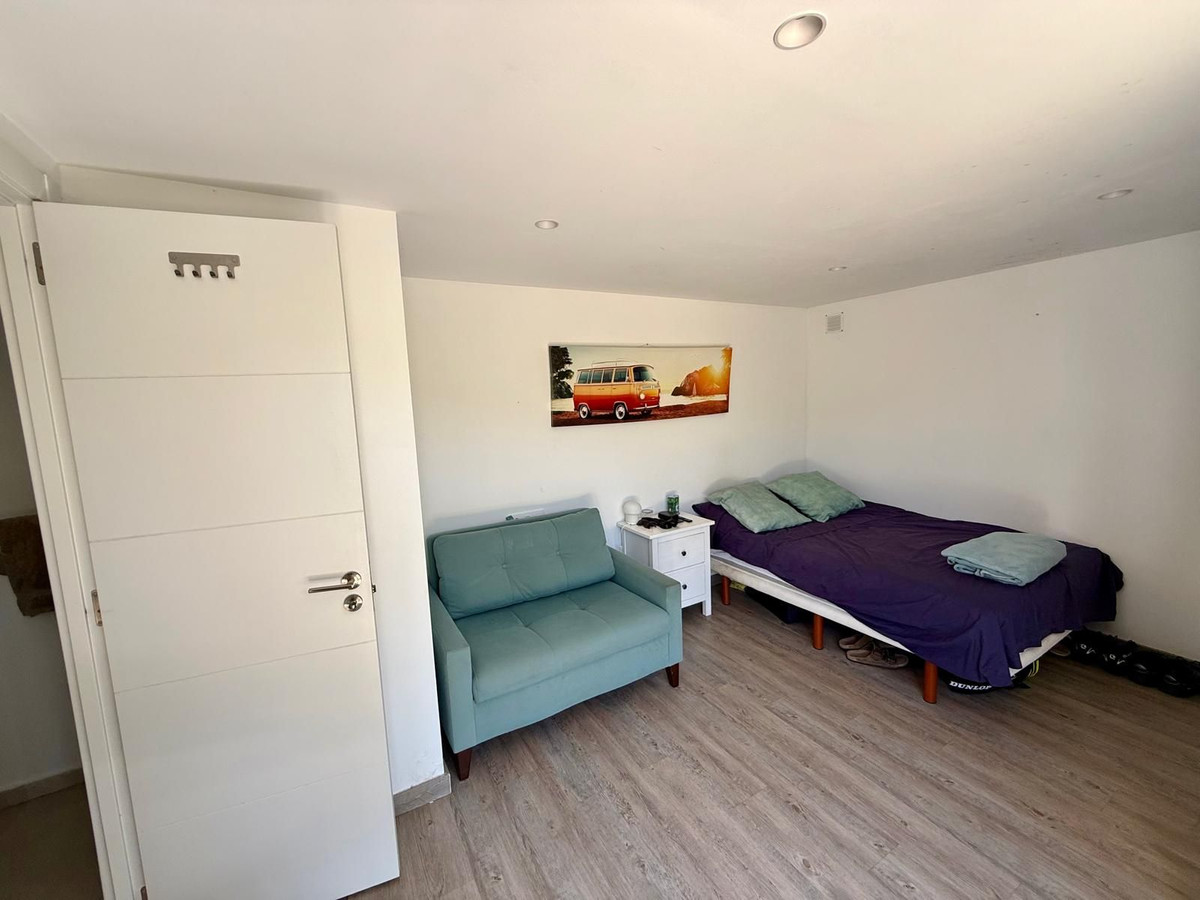 Se vende Villa - Chalet de 3 dormitorios en Costa Del Sol, Cadiz, España