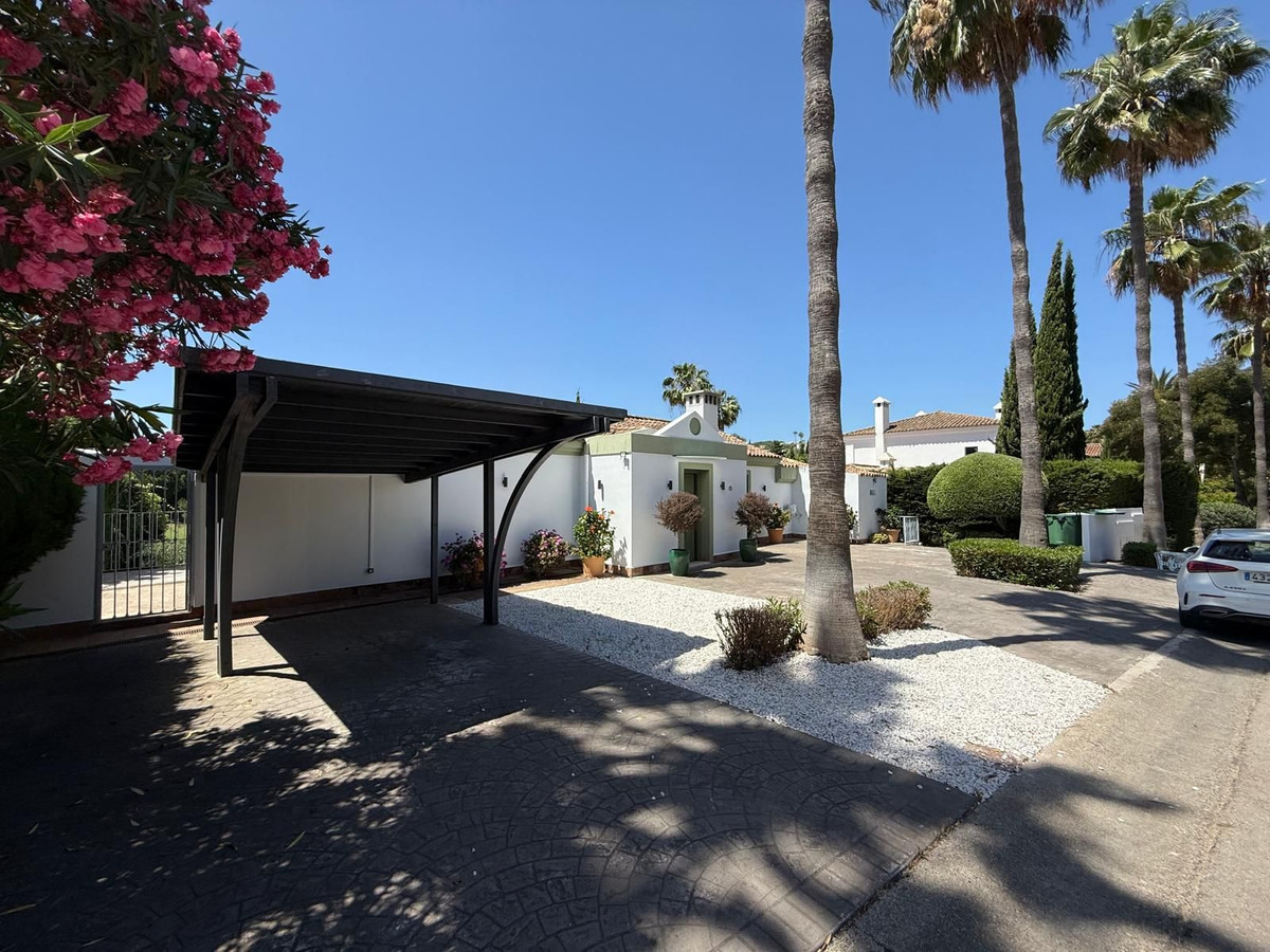 Se vende Villa - Chalet de 3 dormitorios en Costa Del Sol, Cadiz, España