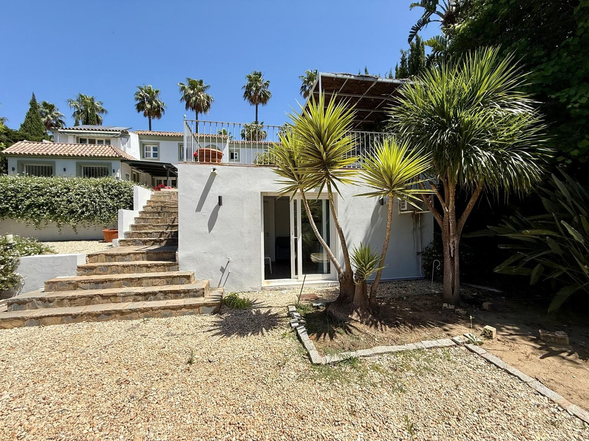 Se vende Villa - Chalet de 3 dormitorios en Costa Del Sol, Cadiz, España