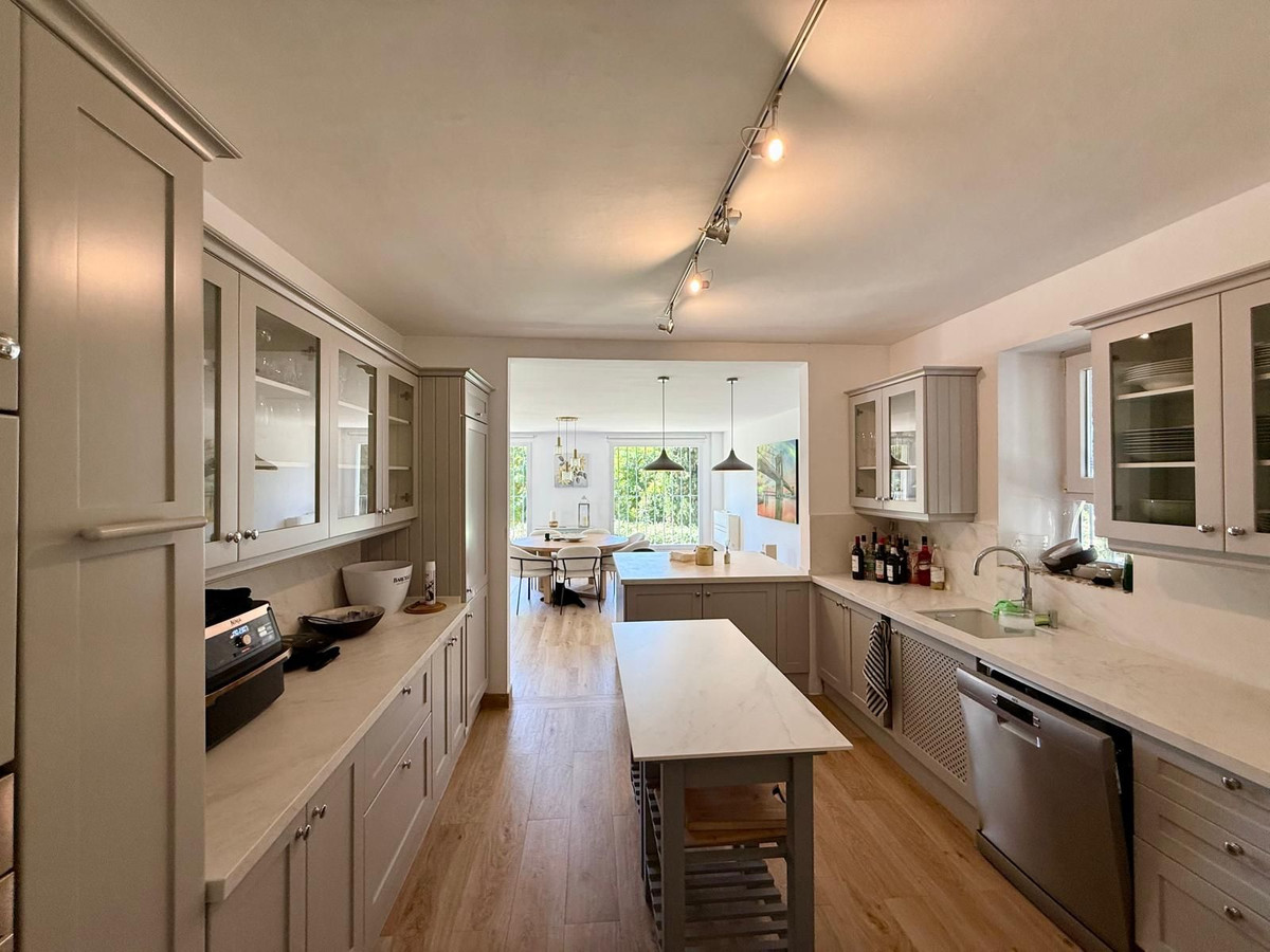 Se vende Villa - Chalet de 3 dormitorios en Costa Del Sol, Cadiz, España