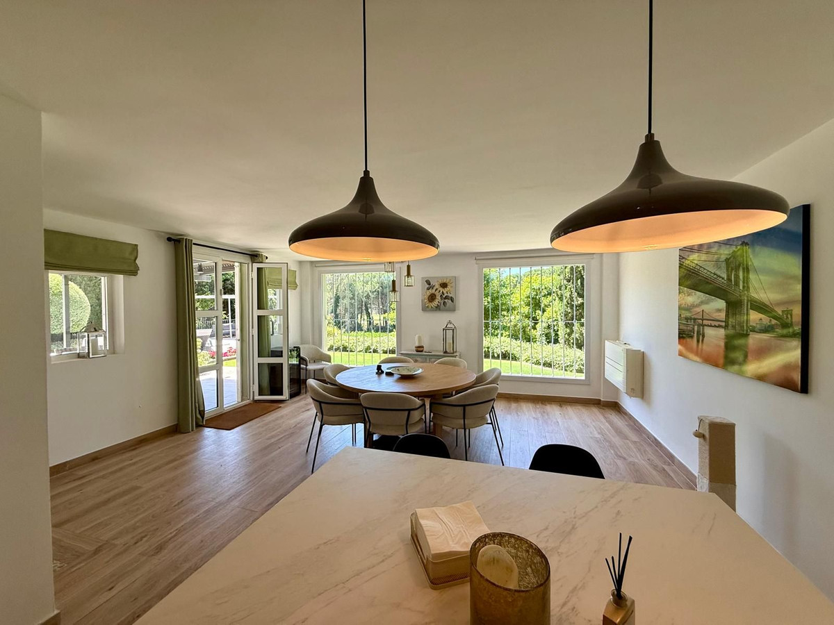 Se vende Villa - Chalet de 3 dormitorios en Costa Del Sol, Cadiz, España