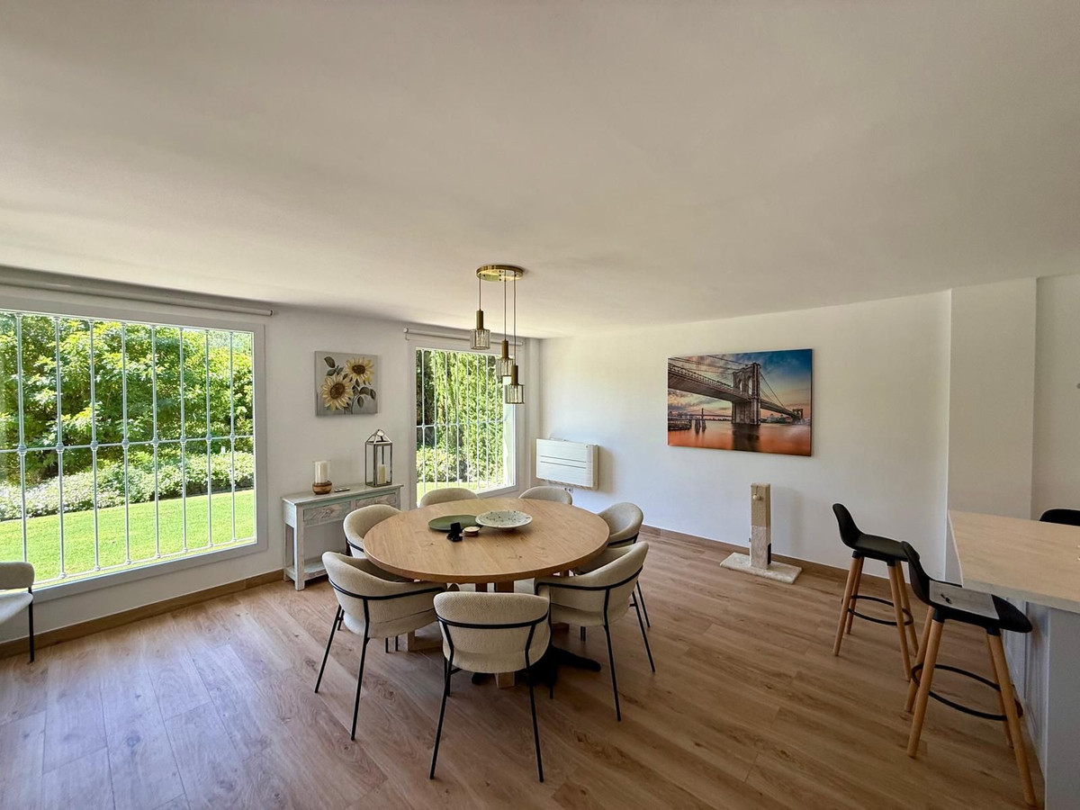 Se vende Villa - Chalet de 3 dormitorios en Costa Del Sol, Cadiz, España