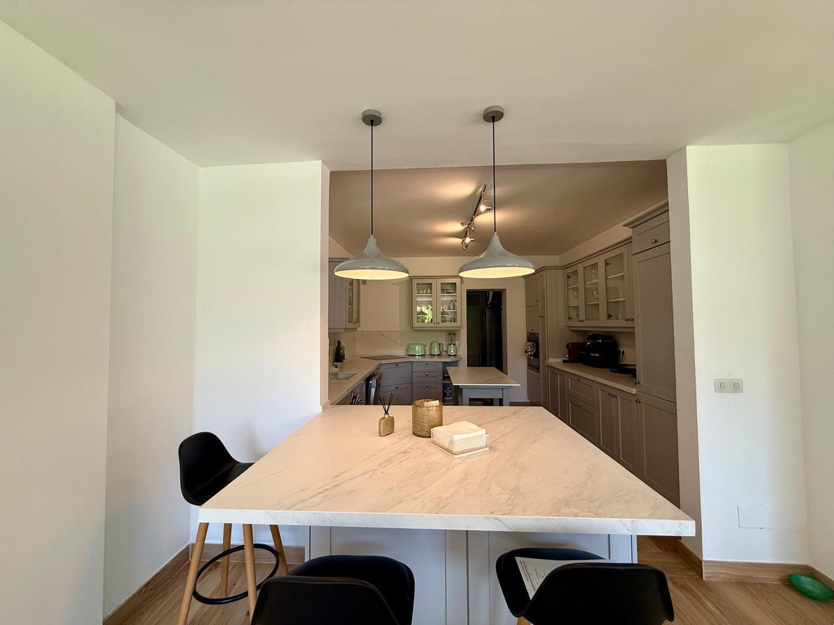 Se vende Villa - Chalet de 3 dormitorios en Costa Del Sol, Cadiz, España
