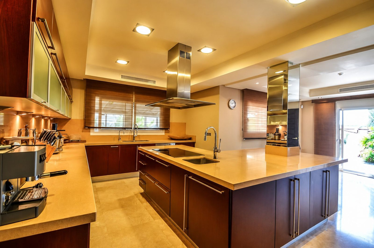 Se vende Villa - Chalet de 5 dormitorios en Costa Del Sol, Málaga, España