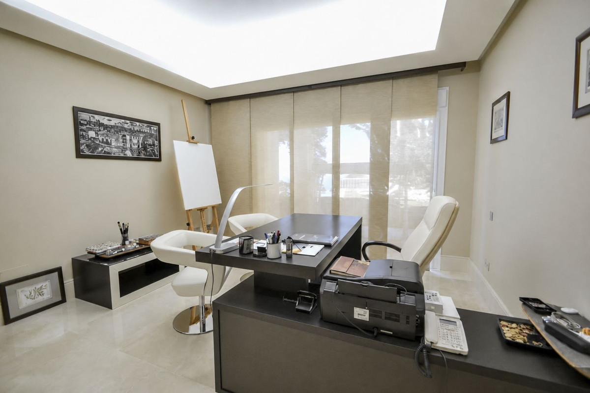 Se vende Villa - Chalet de 5 dormitorios en Costa Del Sol, Málaga, España