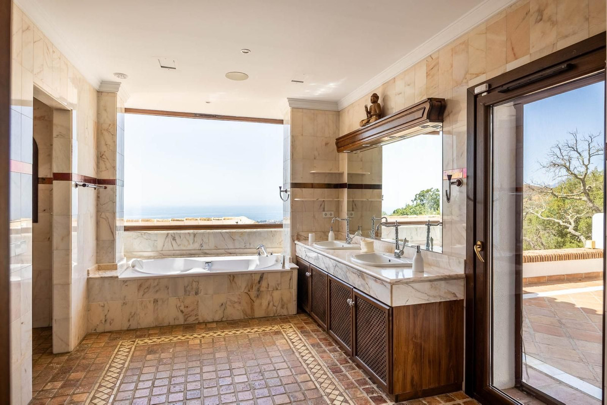 Se vende Villa - Chalet de 6 dormitorios en Costa Del Sol, Málaga, España
