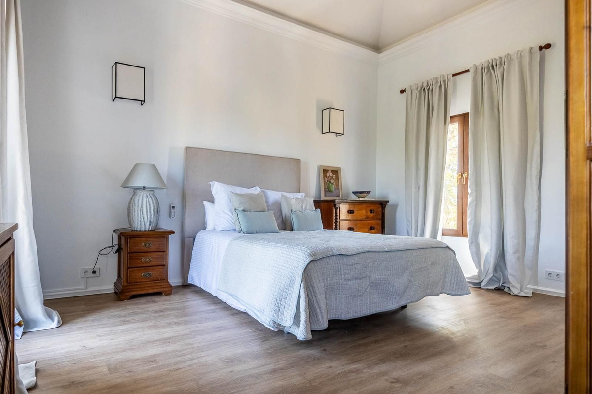 Se vende Villa - Chalet de 6 dormitorios en Costa Del Sol, Málaga, España
