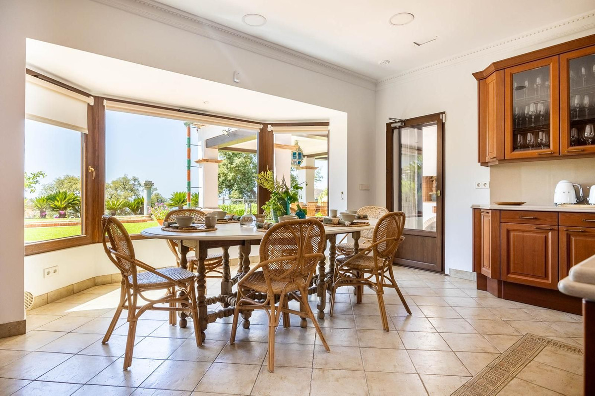 Se vende Villa - Chalet de 6 dormitorios en Costa Del Sol, Málaga, España