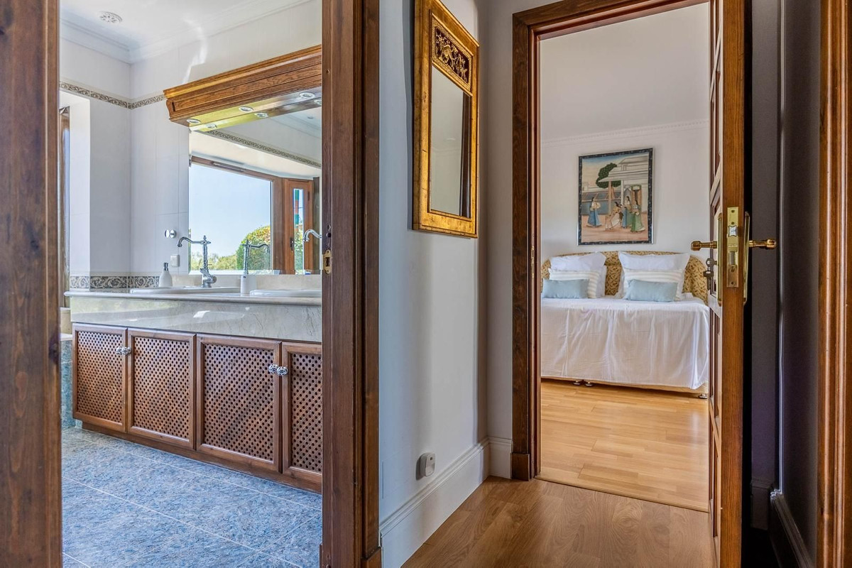 Se vende Villa - Chalet de 6 dormitorios en Costa Del Sol, Málaga, España