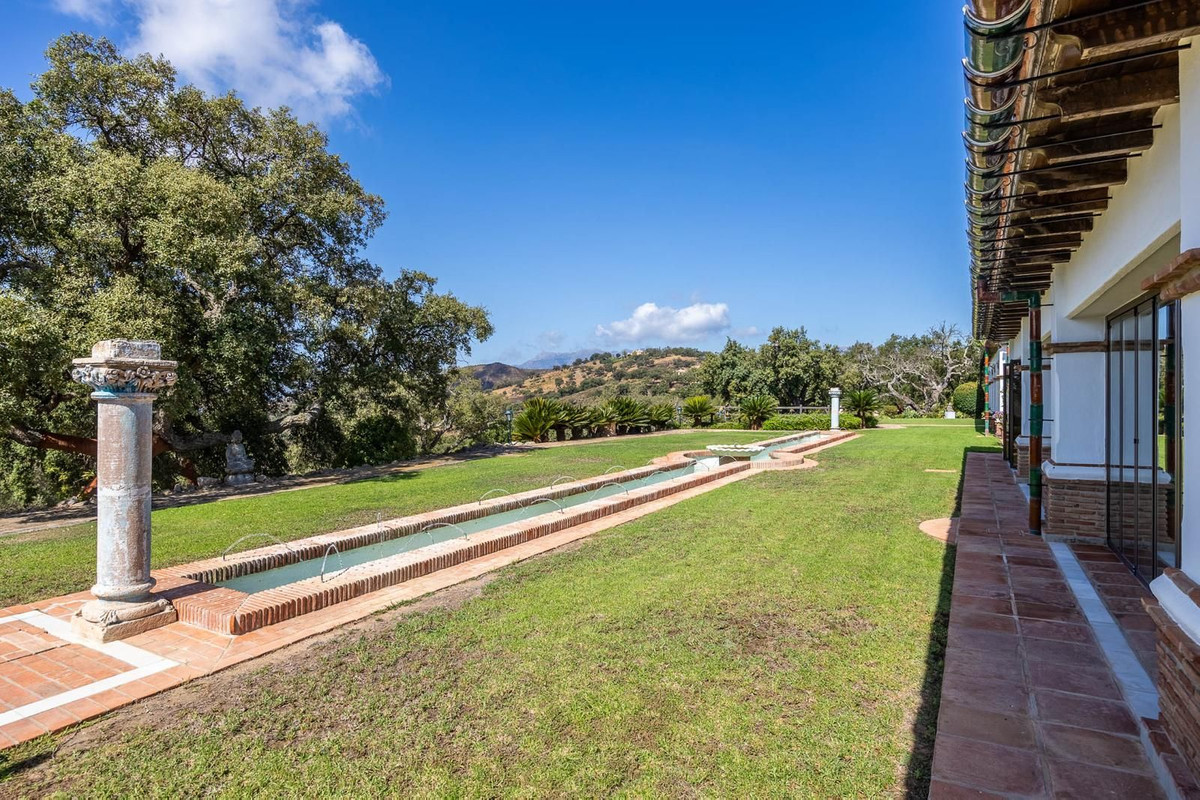 Se vende Villa - Chalet de 6 dormitorios en Costa Del Sol, Málaga, España