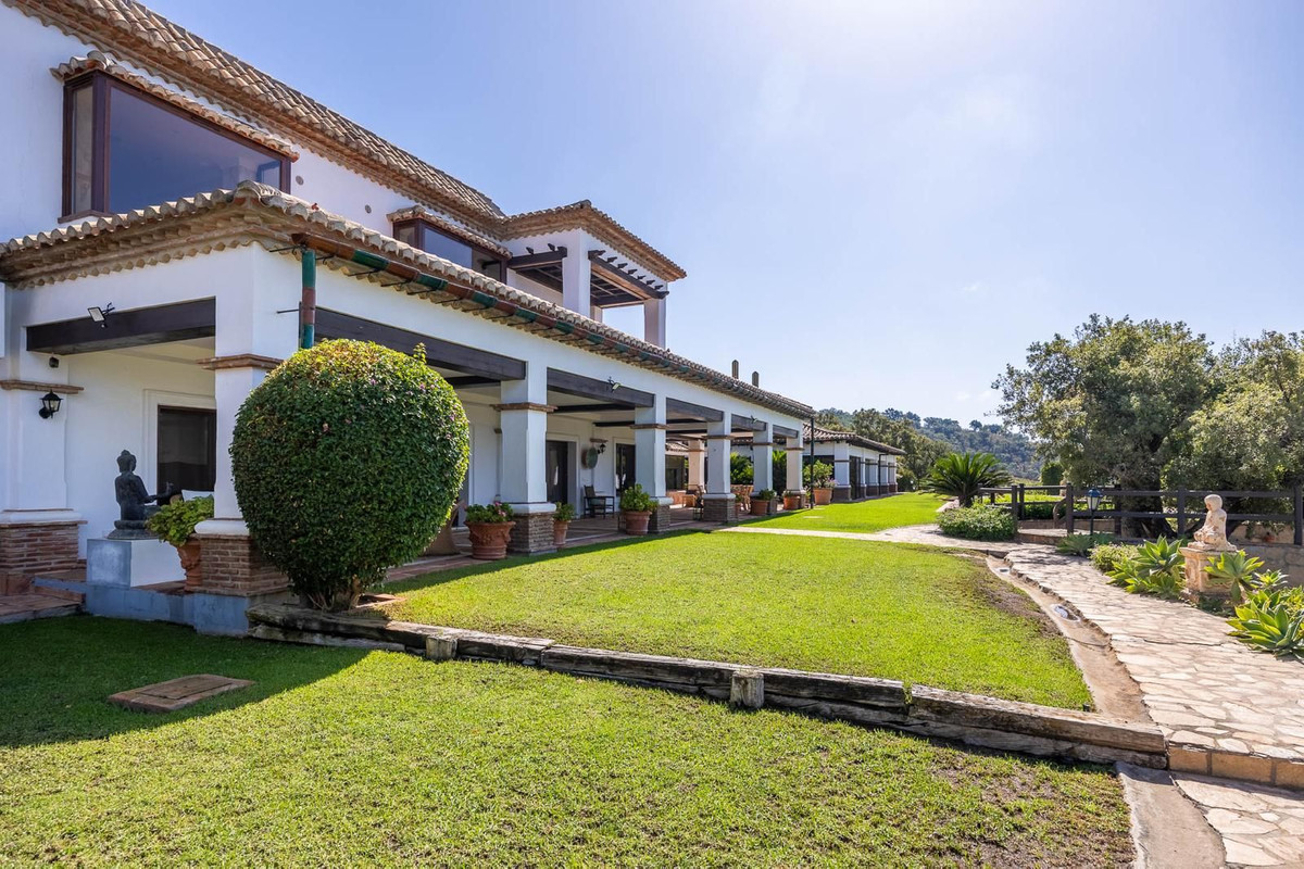 Se vende Villa - Chalet de 6 dormitorios en Costa Del Sol, Málaga, España