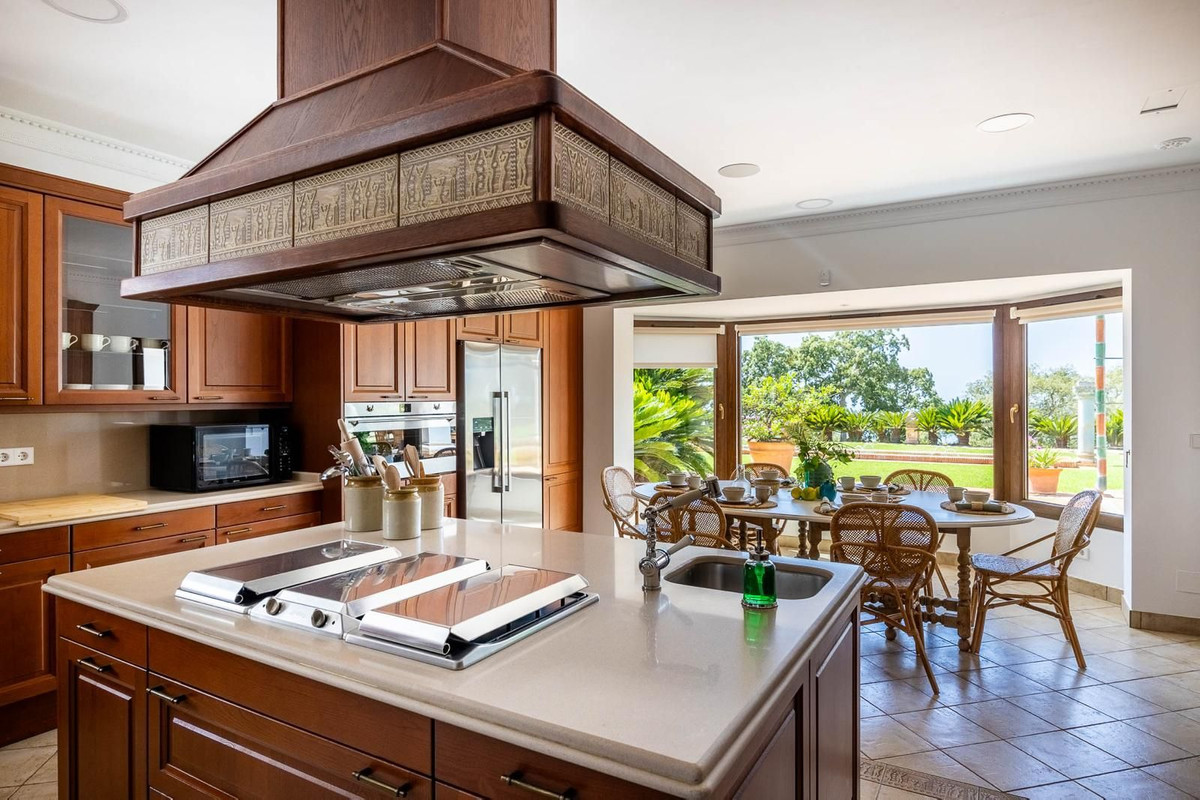Se vende Villa - Chalet de 6 dormitorios en Costa Del Sol, Málaga, España