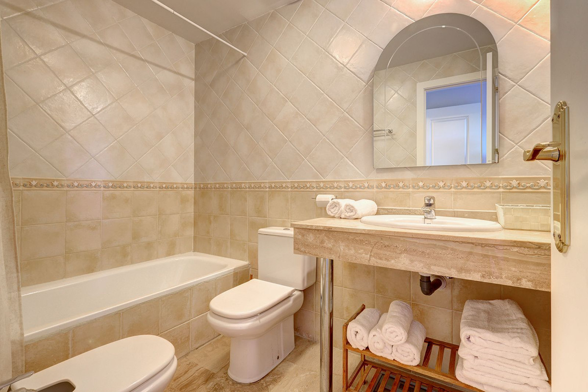 Se vende Apartamento Planta Baja de 2 dormitorios en Costa Del Sol, Málaga, España