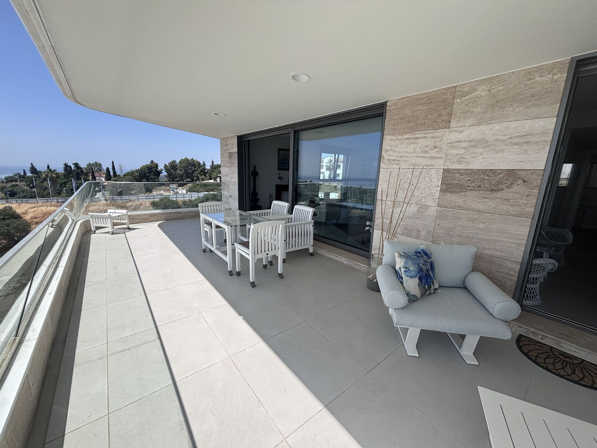 3 Bed Apartment for sale in Selwo Costa Del Sol, Málaga, Spain