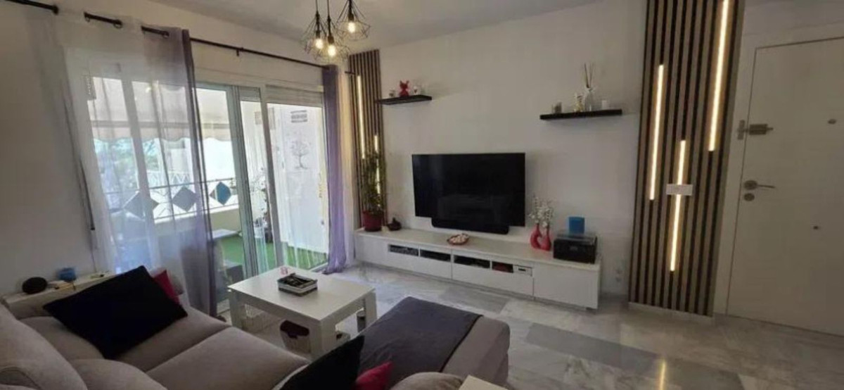 Se vende Apartamento Planta Media de 2 dormitorios en Costa Del Sol, Málaga, España