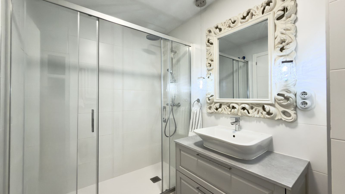 Se vende Apartamento Planta Media de 3 dormitorios en Costa Del Sol, Málaga, España