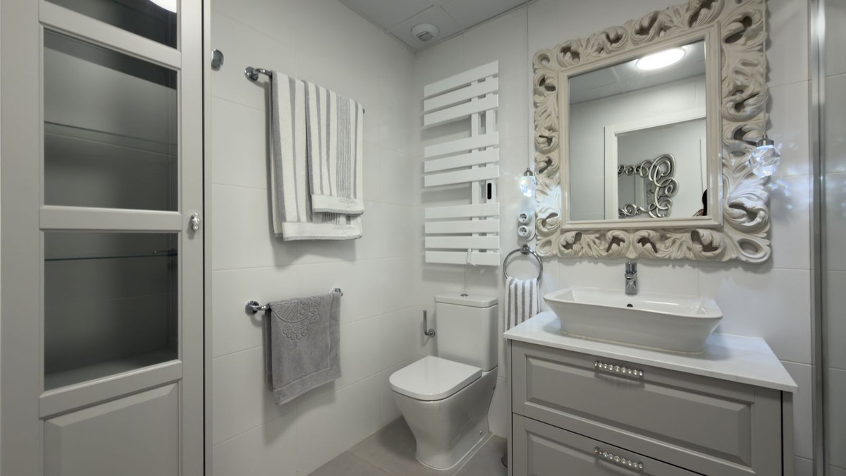 Se vende Apartamento Planta Media de 3 dormitorios en Costa Del Sol, Málaga, España