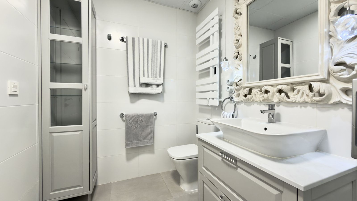 Se vende Apartamento Planta Media de 3 dormitorios en Costa Del Sol, Málaga, España