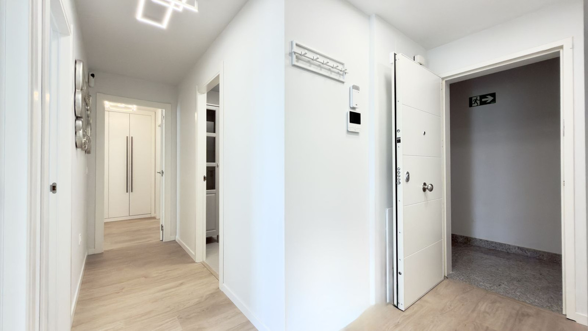 Se vende Apartamento Planta Media de 3 dormitorios en Costa Del Sol, Málaga, España