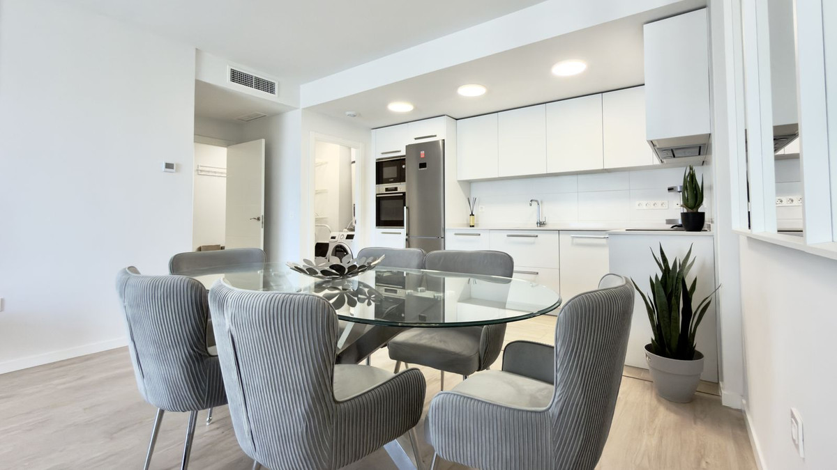 Se vende Apartamento Planta Media de 3 dormitorios en Costa Del Sol, Málaga, España