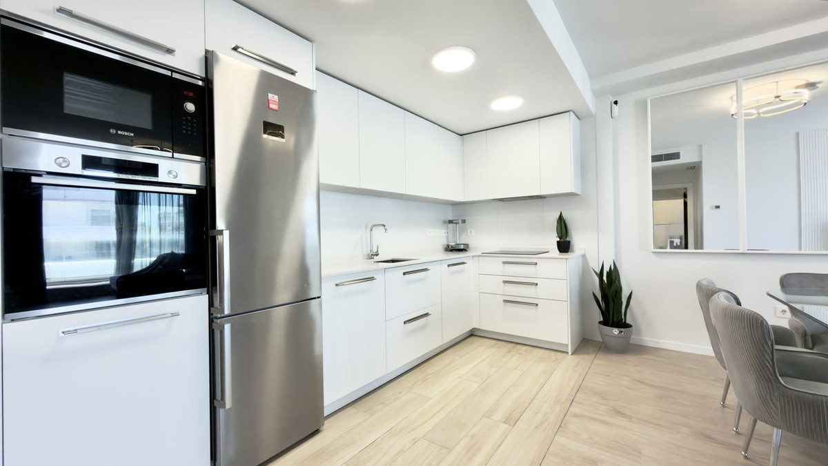 Se vende Apartamento Planta Media de 3 dormitorios en Costa Del Sol, Málaga, España