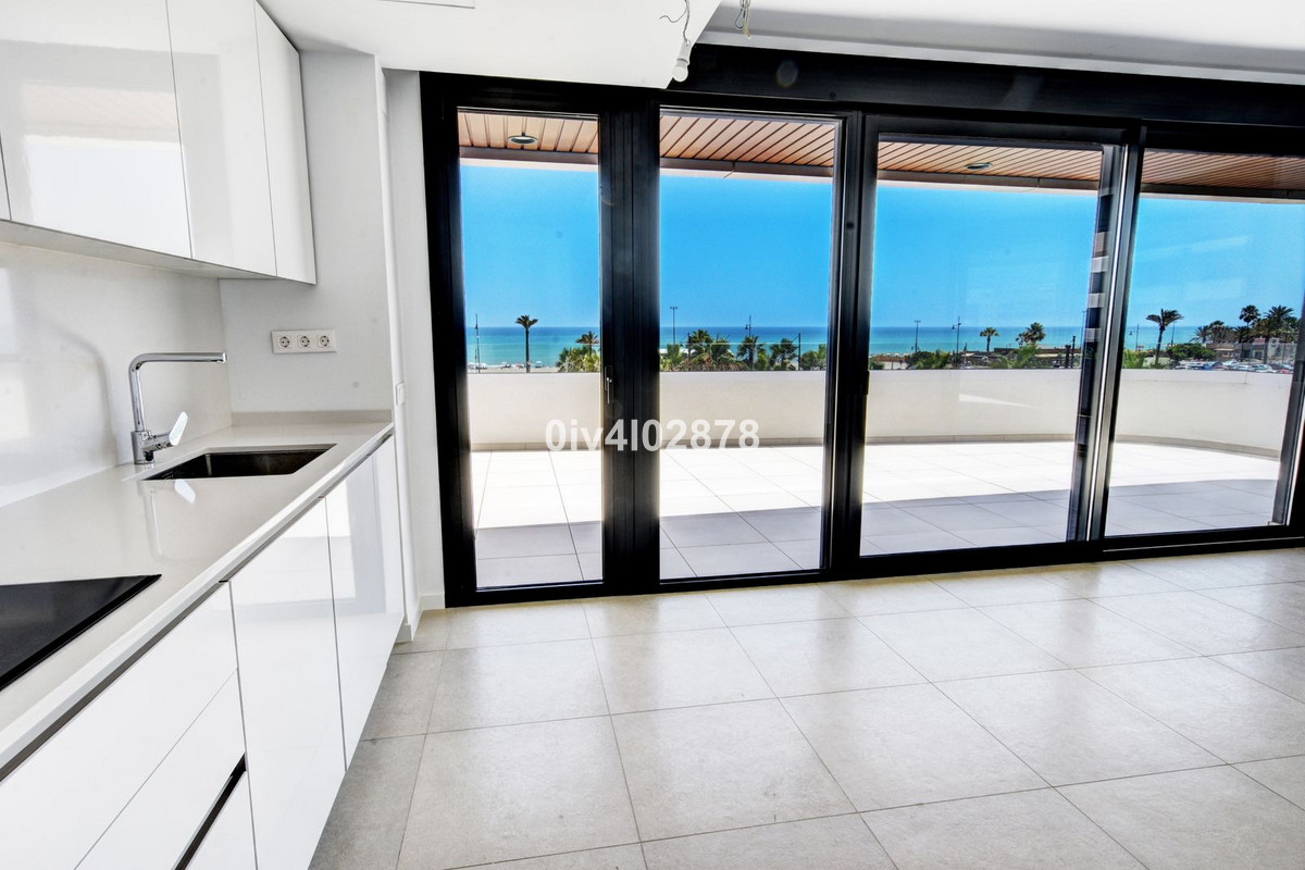Se vende Apartamento Planta Media de 3 dormitorios en Costa Del Sol, Málaga, España