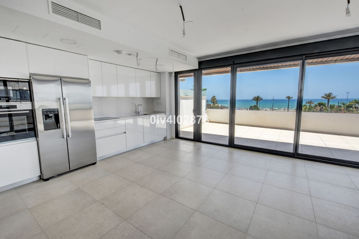 Se vende Apartamento Planta Media de 3 dormitorios en Costa Del Sol, Málaga, España