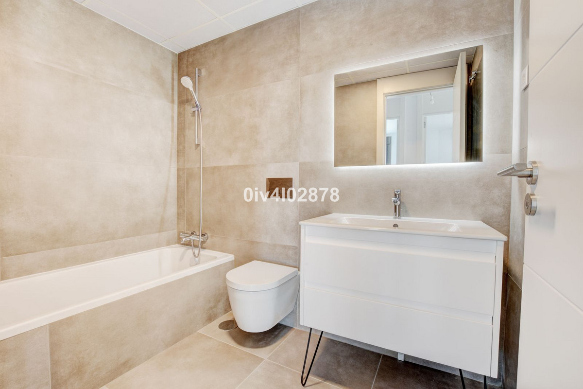 Se vende Apartamento Planta Media de 3 dormitorios en Costa Del Sol, Málaga, España
