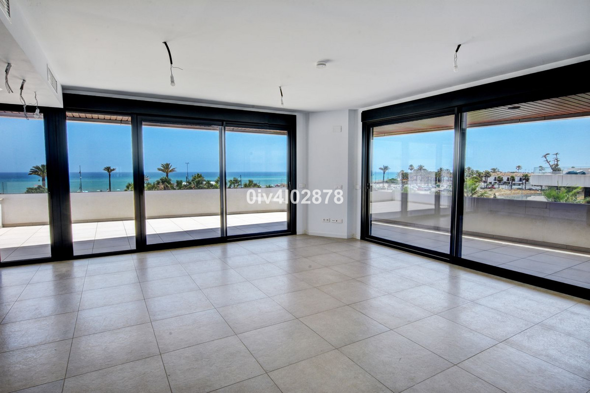 Se vende Apartamento Planta Media de 3 dormitorios en Costa Del Sol, Málaga, España