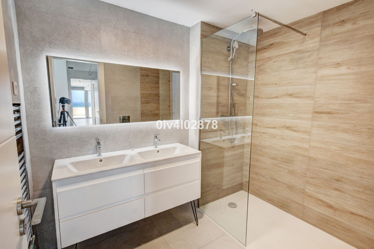 Se vende Apartamento Planta Media de 3 dormitorios en Costa Del Sol, Málaga, España