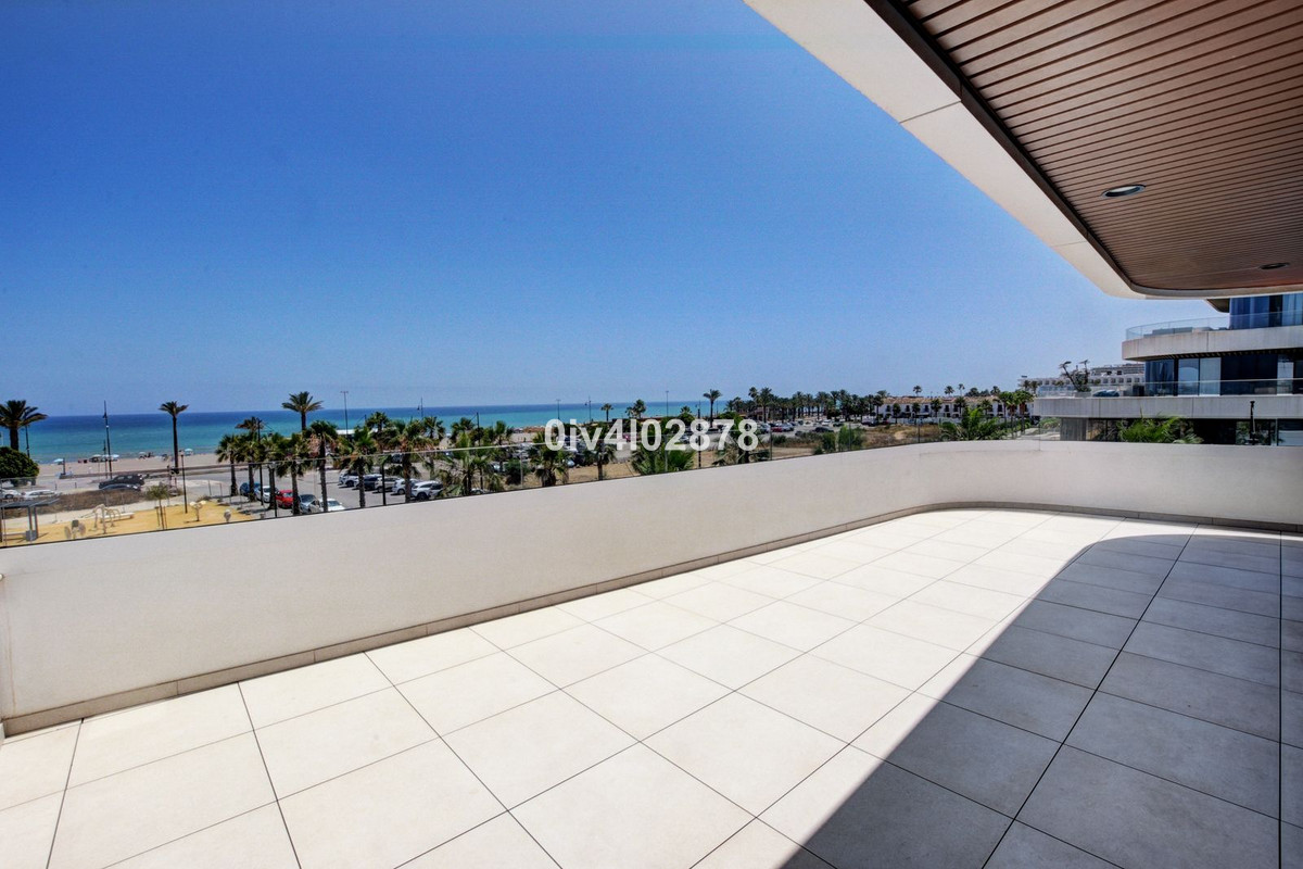 Se vende Apartamento Planta Media de 3 dormitorios en Costa Del Sol, Málaga, España